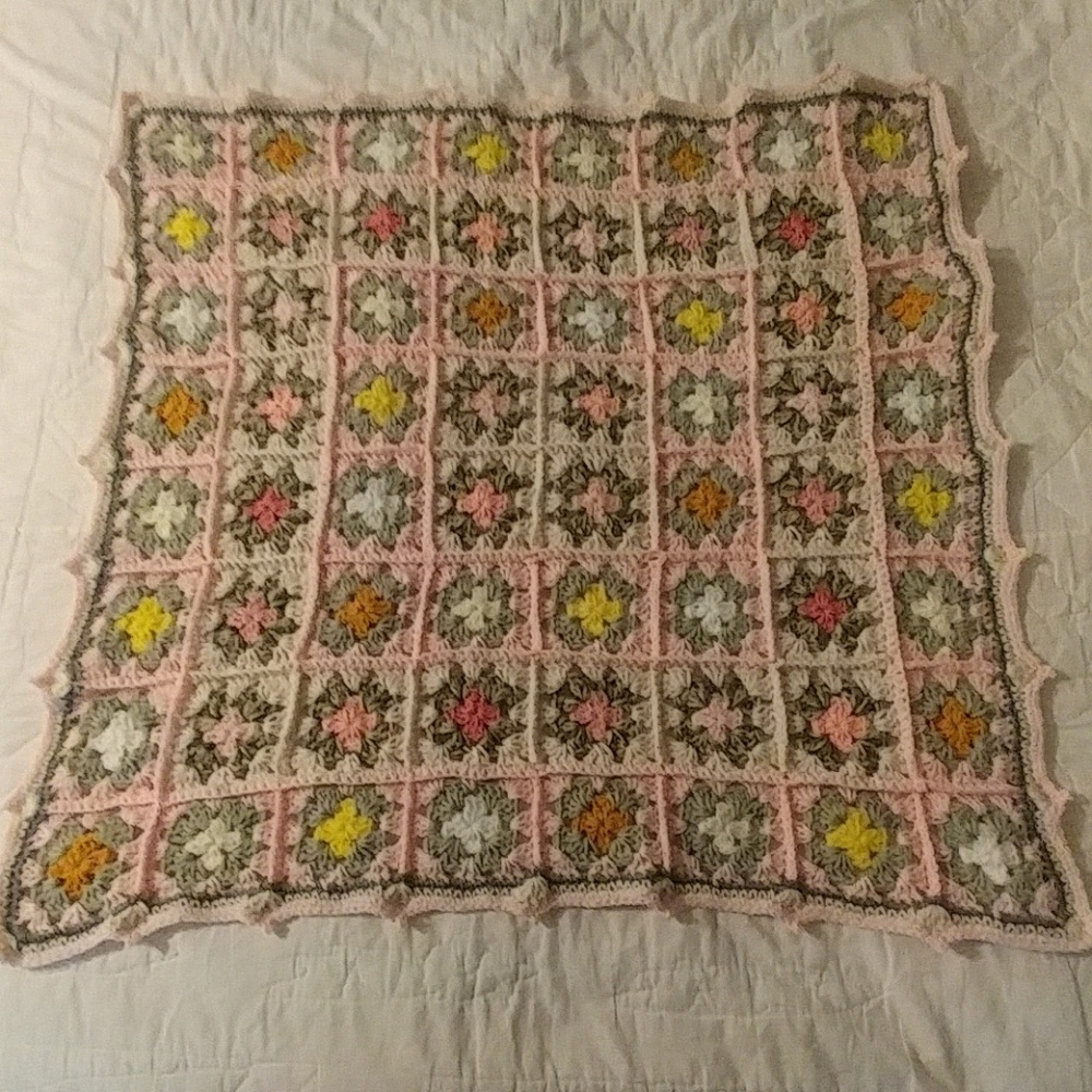 Laigh-Logan Creations - crochet baby afghan